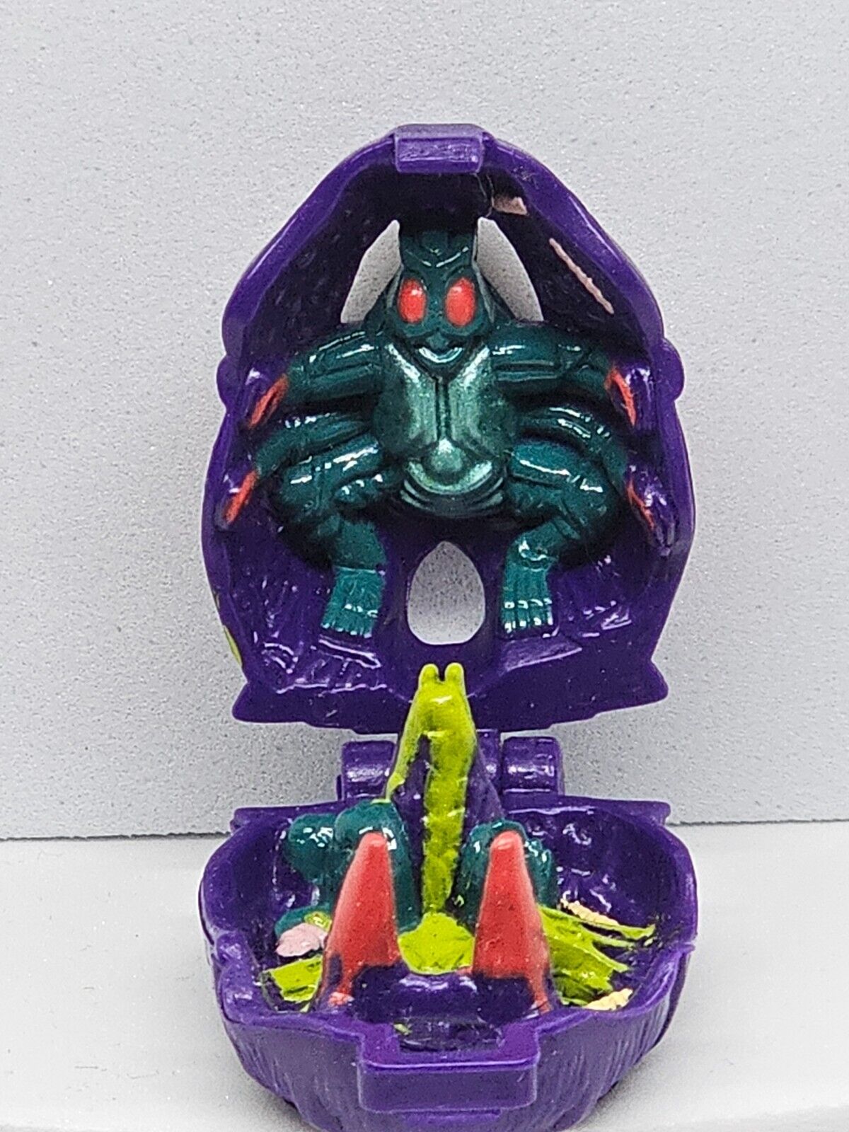 5561983