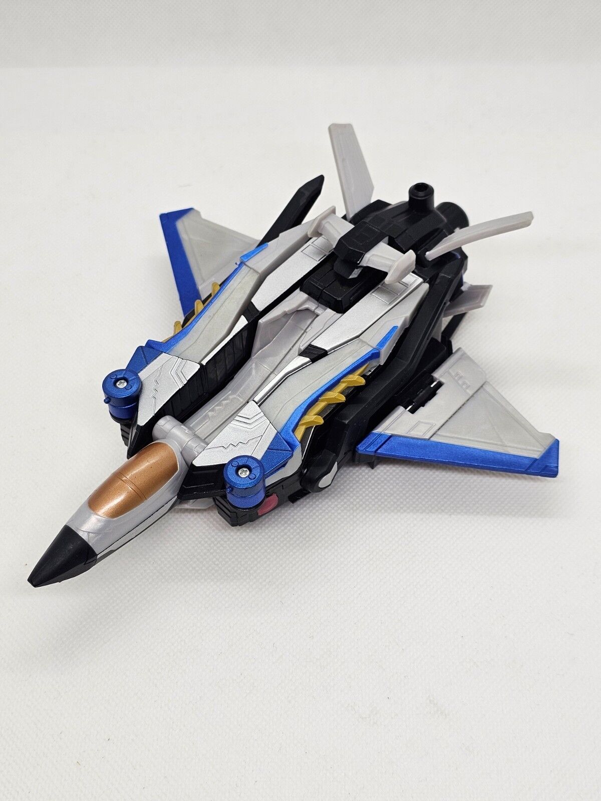 5561590