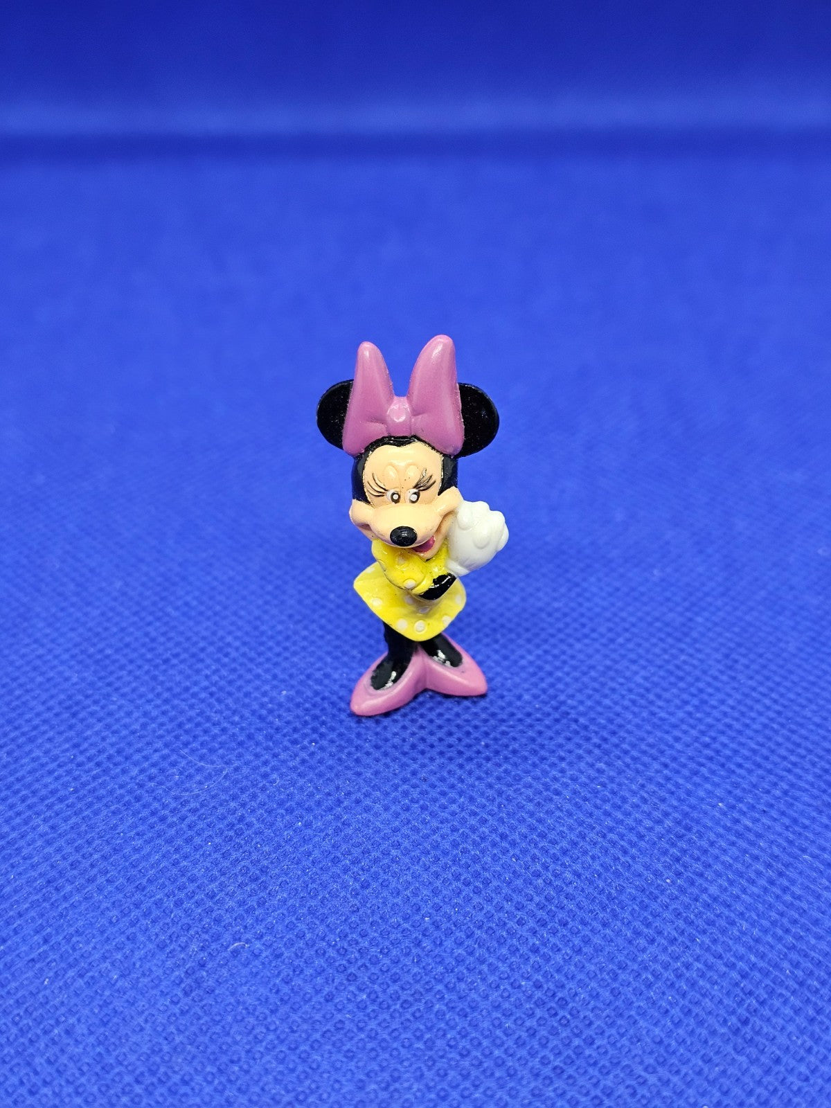 Figurine Minnie Mouse Disney Jaune – Miniature Vintage – 1990s – 4 cm0