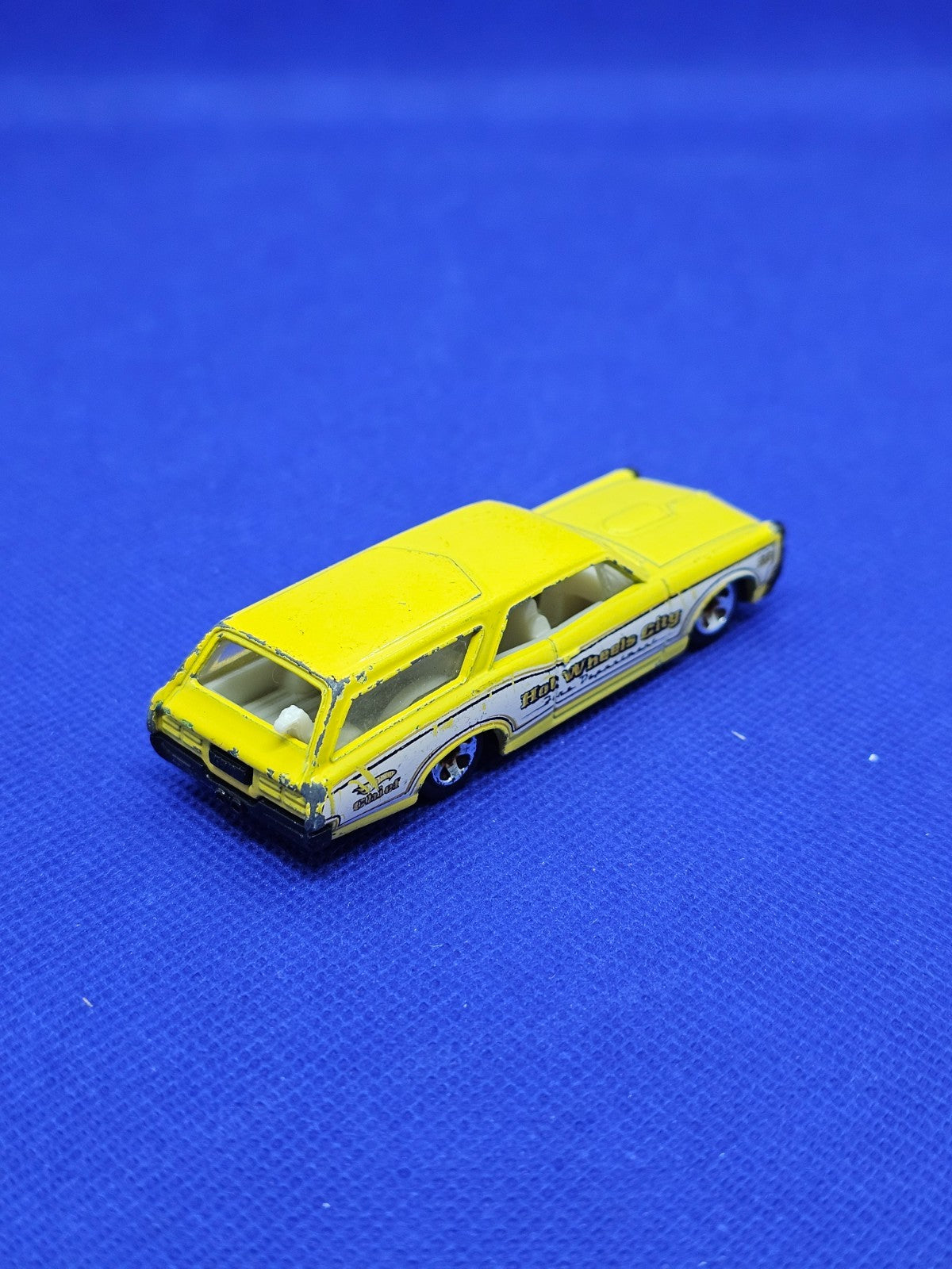 Custom 66 GTO Wagon Hot Wheels HW City Works Mattel 2010 Jaune1