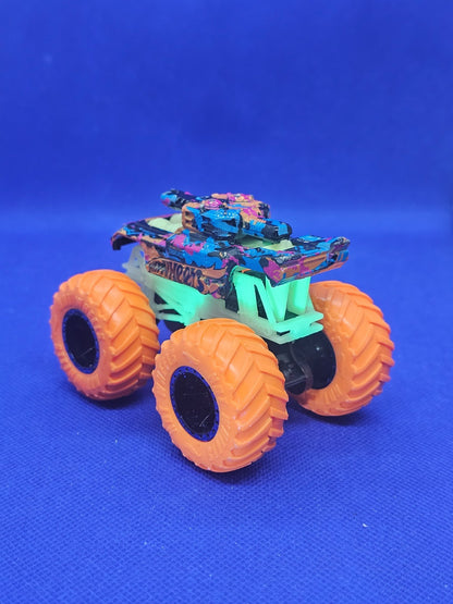 Hot Wheels Monster Trucks Invader Tank Glow In The Dark 164 Mattel Loose1
