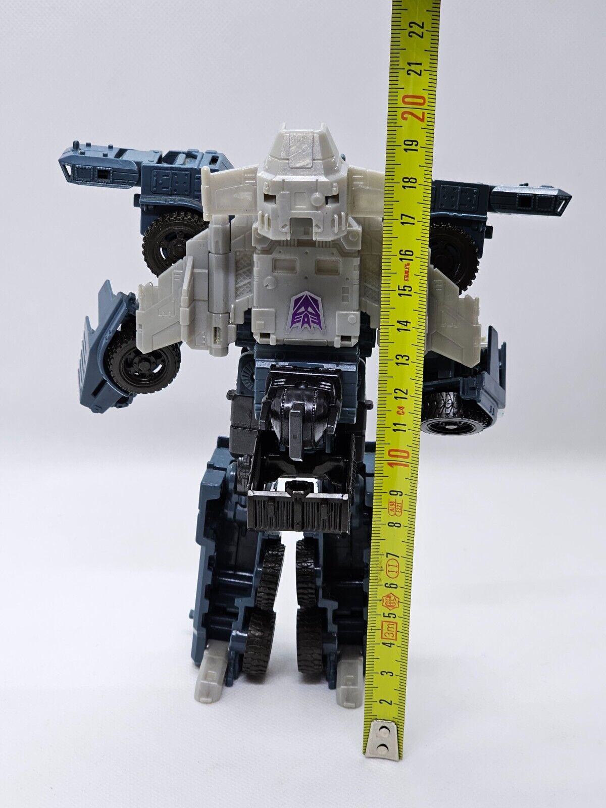 5561764