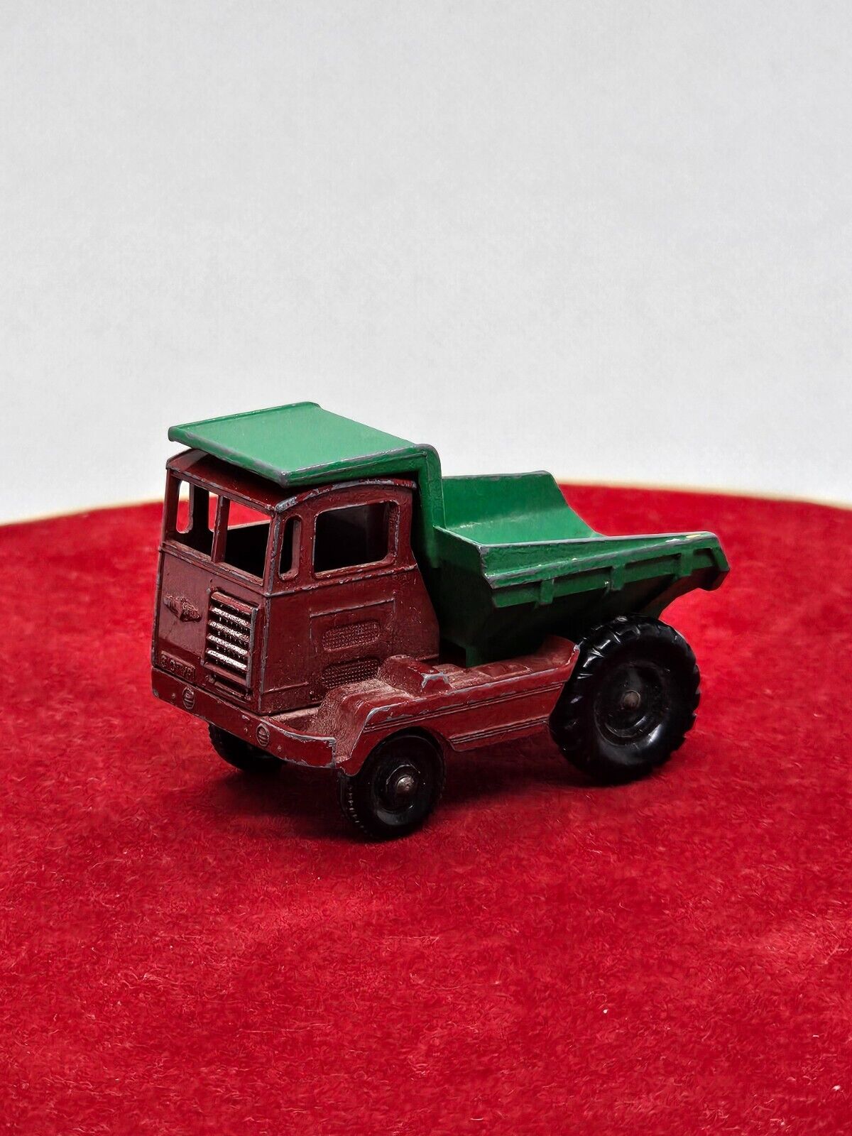 5561993