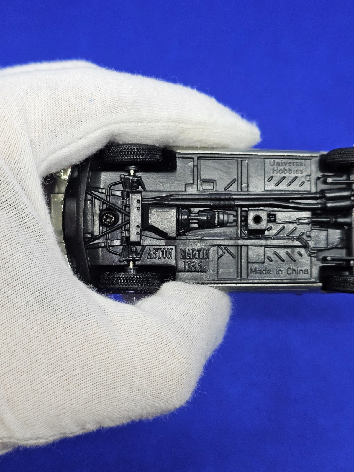 Aston Martin DB5 Thunderball James Bond 007 Universal Hobbies 143 Figurine7