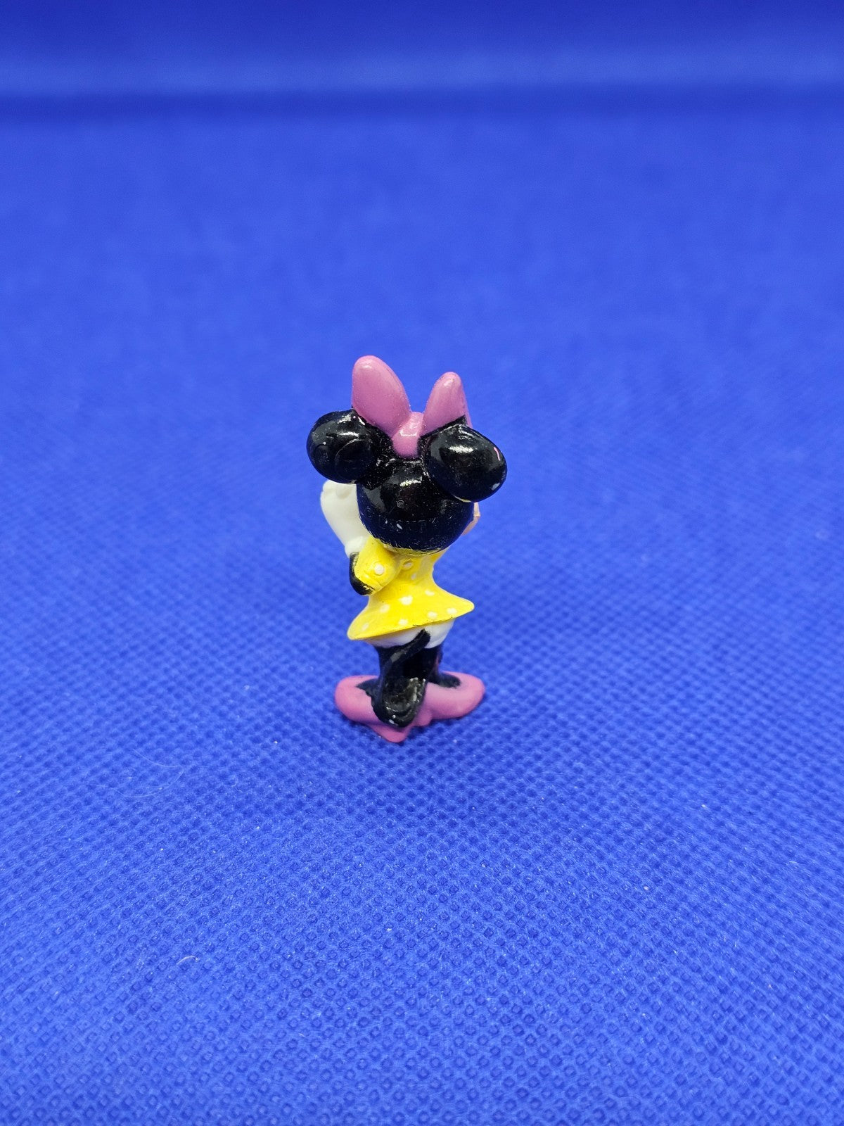 Figurine Minnie Mouse Disney Jaune – Miniature Vintage – 1990s – 4 cm1
