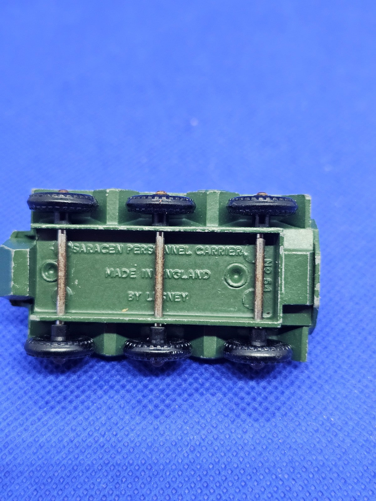 Saracen Personnel Carrier n° 54A Matchbox Lesney militaire canon cassé 6 cm3