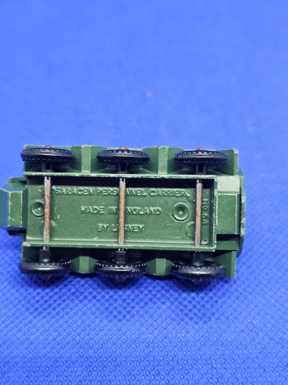 Saracen Personnel Carrier n° 54A Matchbox Lesney militaire canon cassé 6 cm3