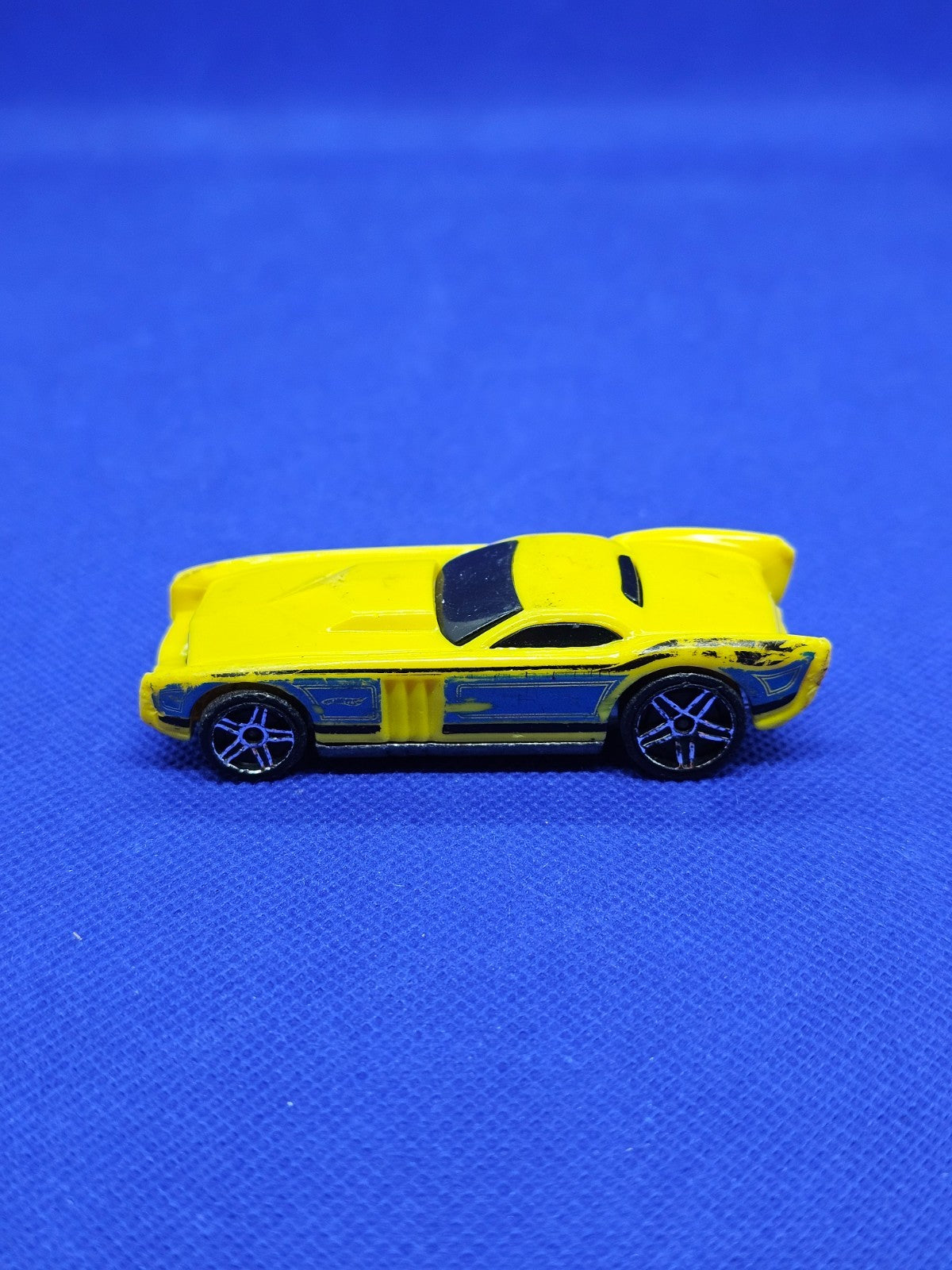 The Gov'ner Hot Wheels 2003 Mattel Voiture Miniature Jaune Bleue 7,8 cm2