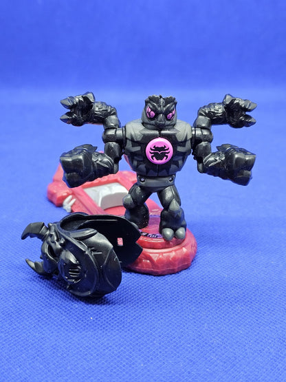 Shadow Roach Akedo Beast Strike Série 5 Battle Giant Moose Toys 20231