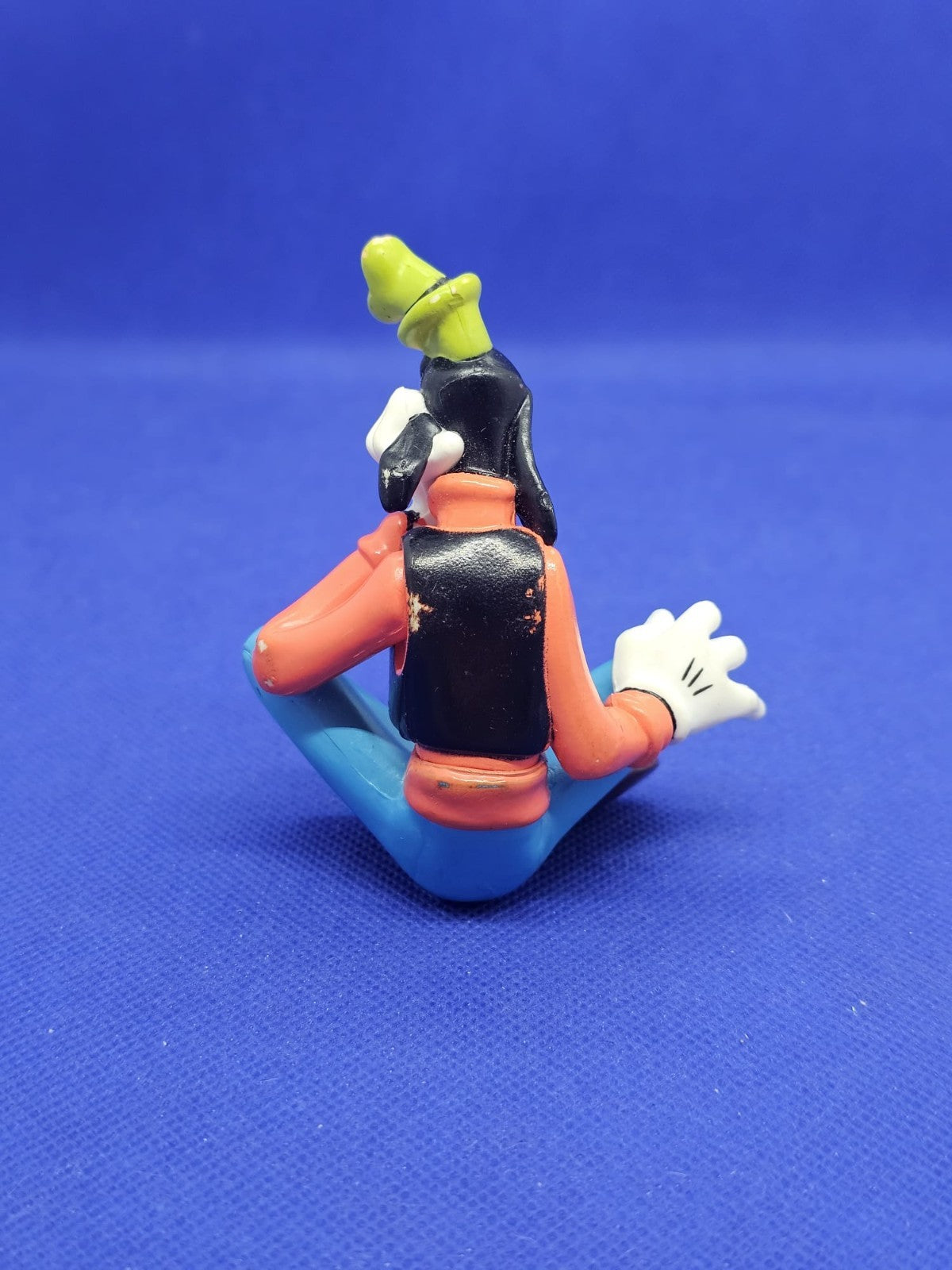 Dingo Goofy Disney Figurine PVC Assis Jambes Croisées 8 cm Vintage3