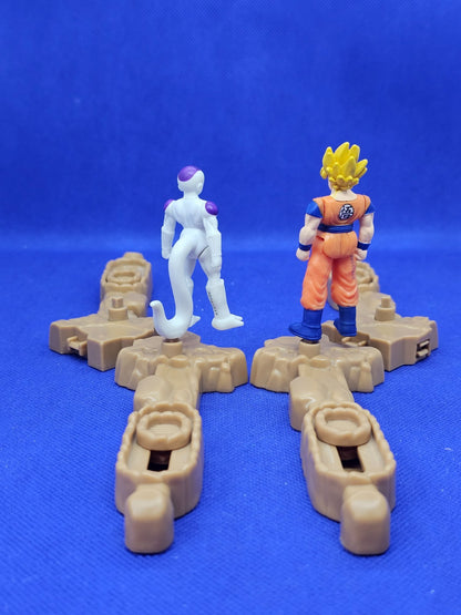 Lot Figurines Goku Super Saiyan + Freezer Dragon Ball Z Bandai 2010 6 cm1