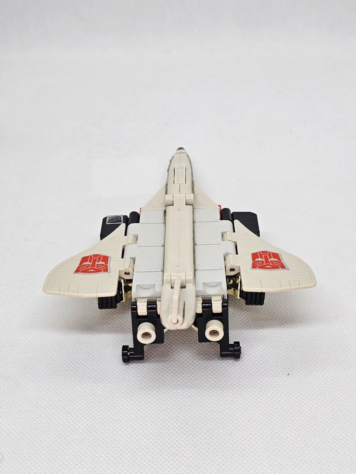 5863900