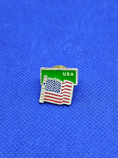 Pin’s USA Drapeau Américain Stars and Stripes Métal Émaillé Souvenir Vintage0