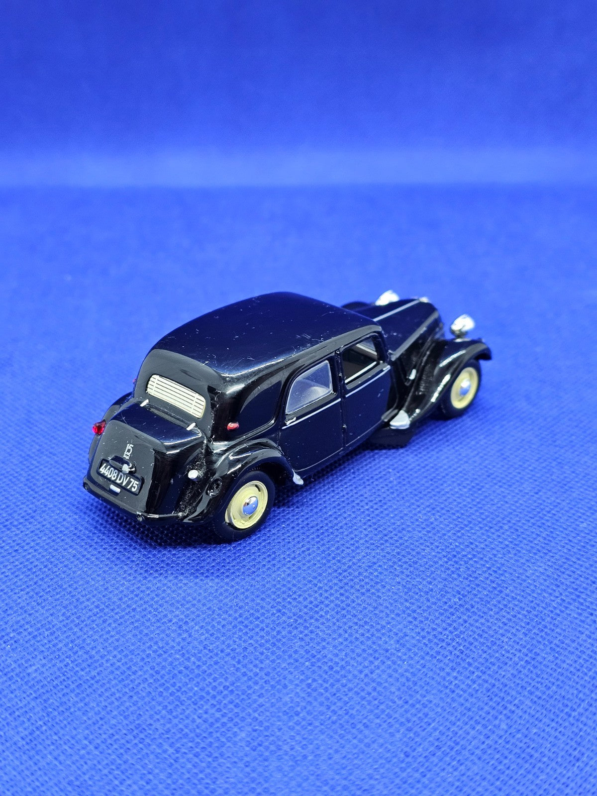 Citroën Traction Avant 15CV 1952 143 Voiture Miniature1