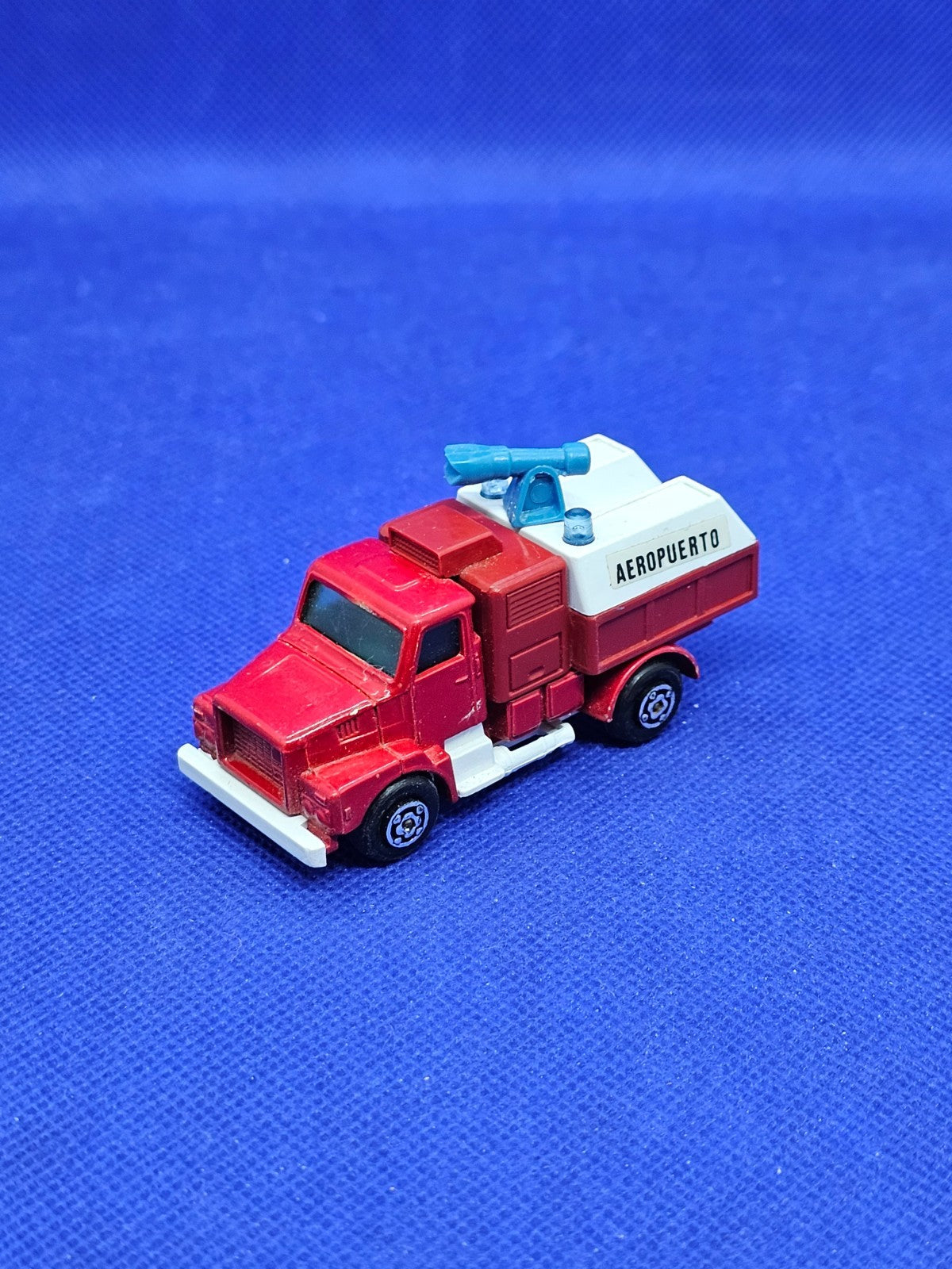 Camion Pompiers Aéroport Volvo Guisval Made in Spain vintage 7 cm0