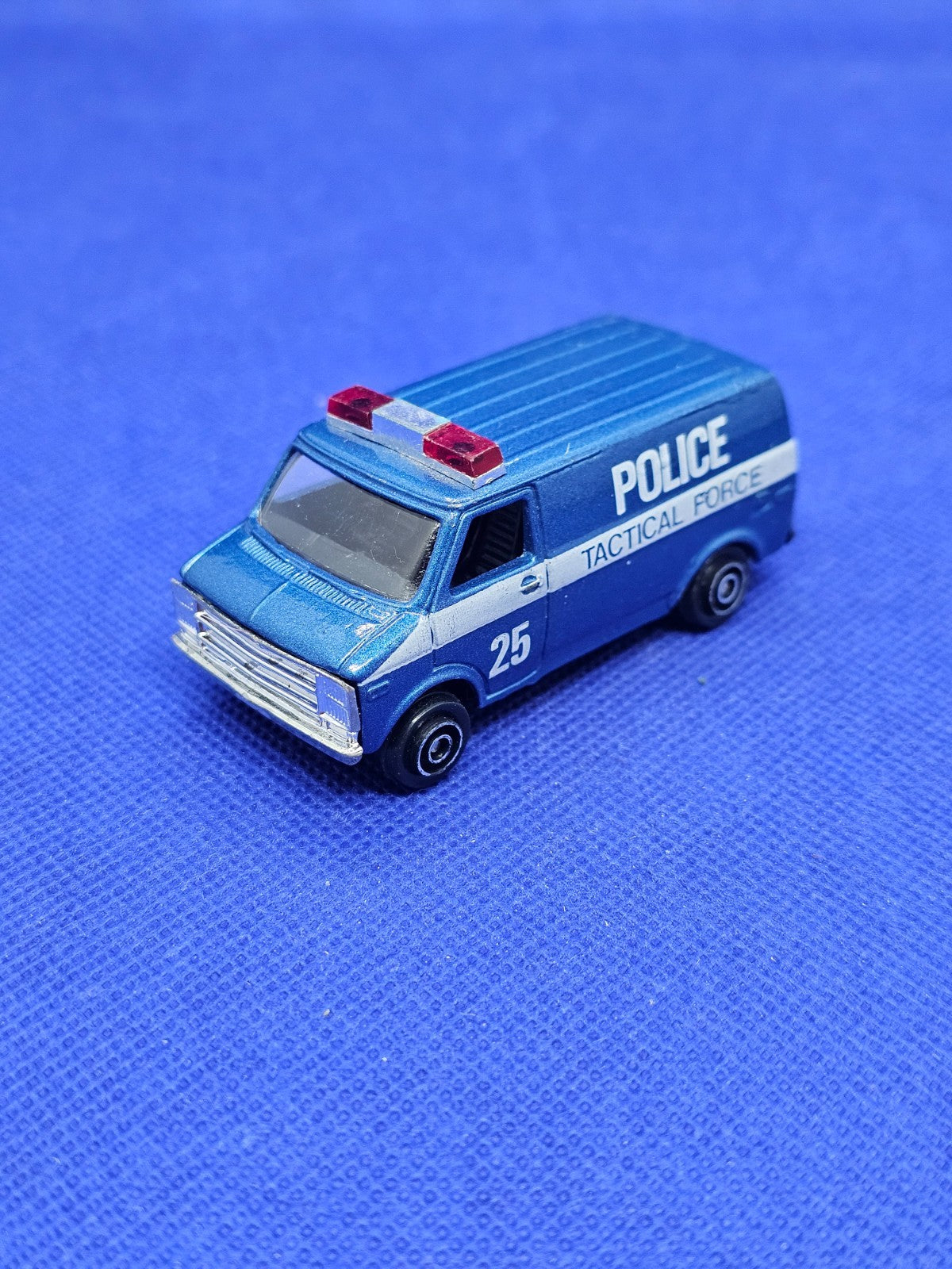 Playart Custom Van Police Tactical Force 25 Chevrolet G20 164 Hong Kong années 10