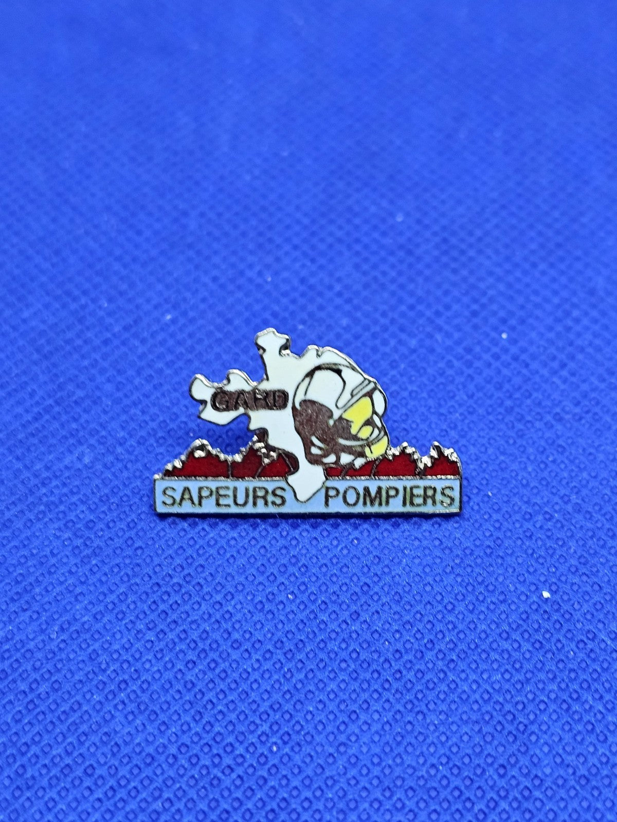 Pin’s Sapeurs Pompiers casque hache insigne pompier vintage France0