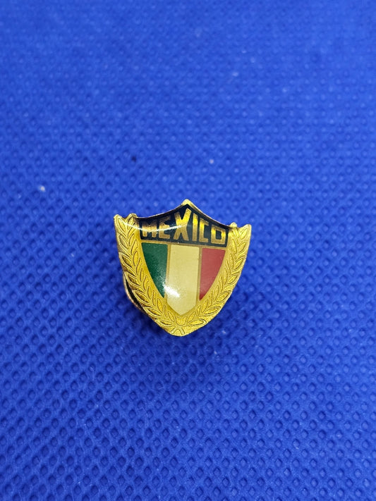 Pin's Mexico Mexique, Drapeau Tricolore, Blason Doré Émaillé Vintage0