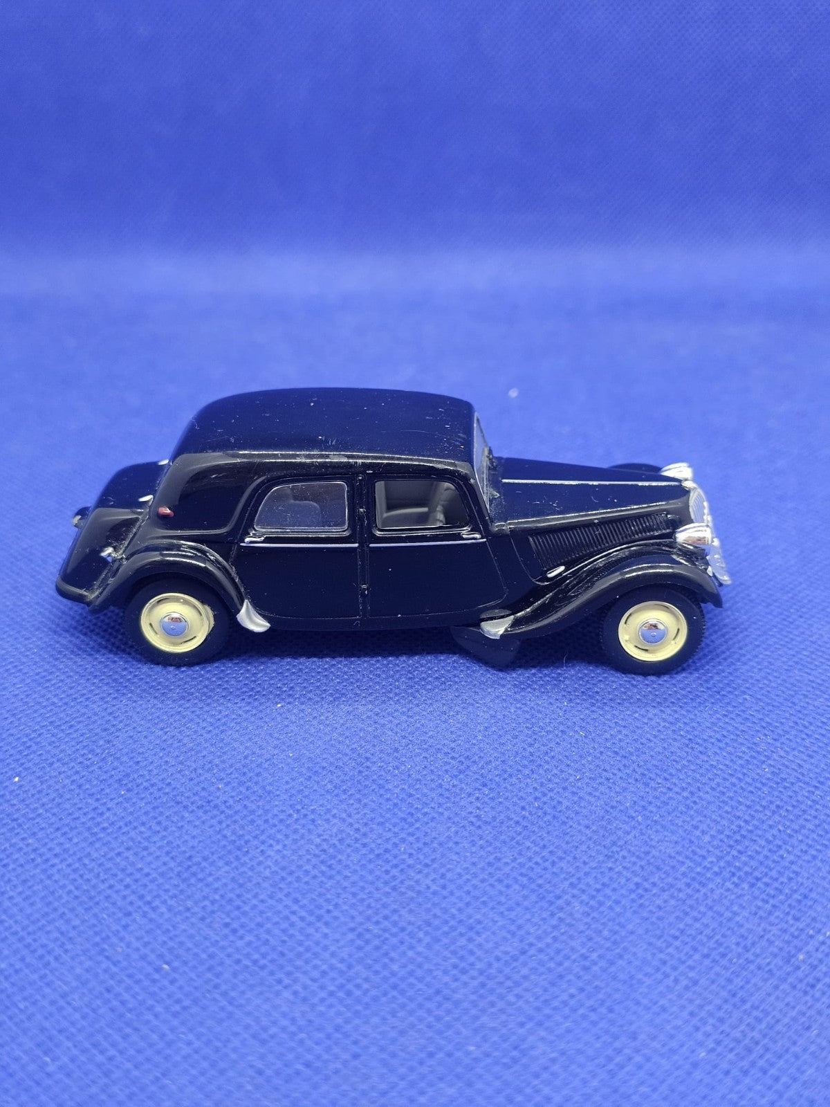 Citroën Traction Avant 15 CV 143 Noire Miniature Collection7