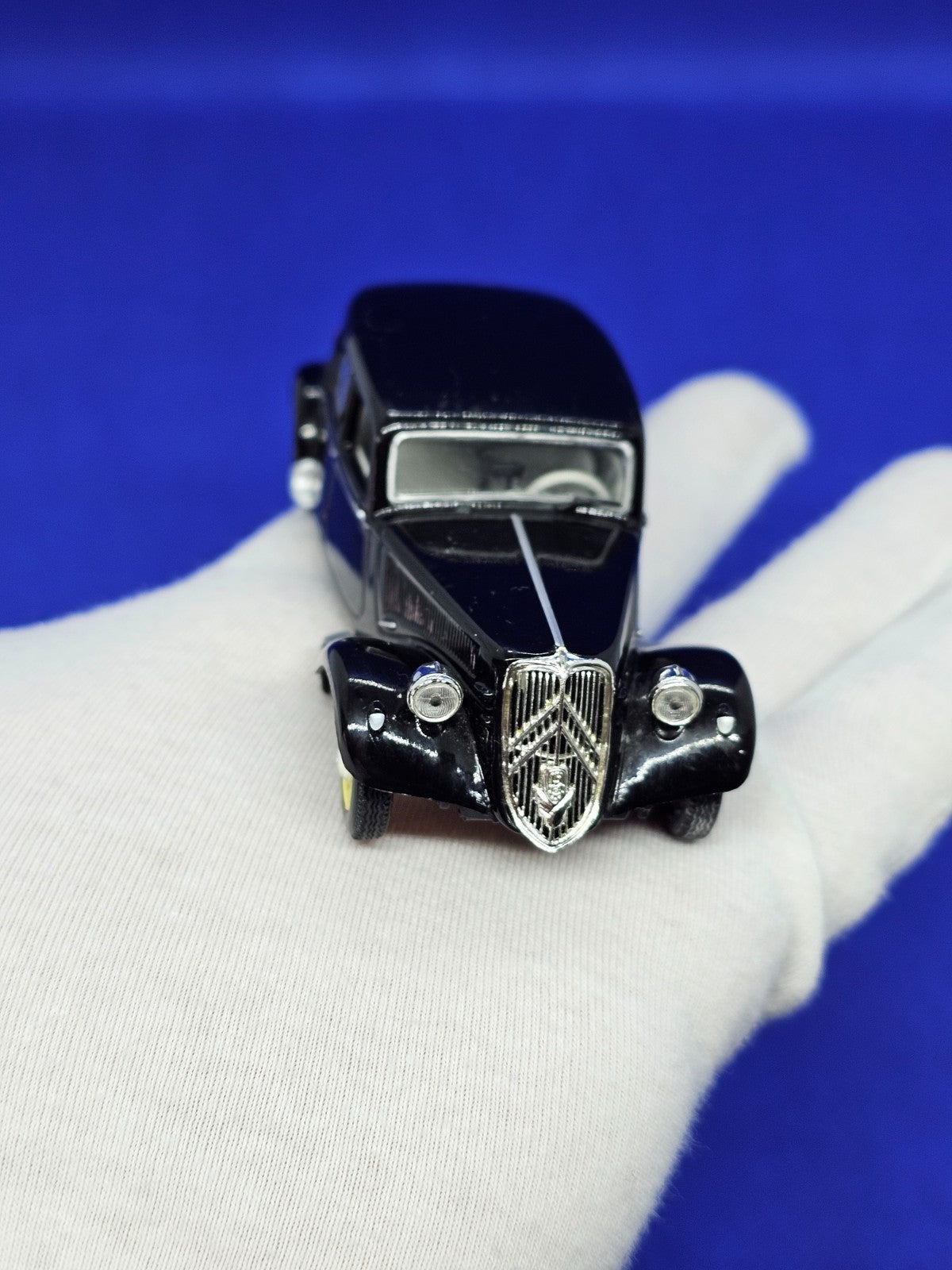 Citroën Traction Avant 15CV 1952 143 Voiture Miniature5