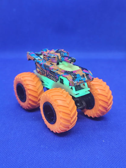 Hot Wheels Monster Trucks Invader Tank Glow In The Dark 164 Mattel Loose0