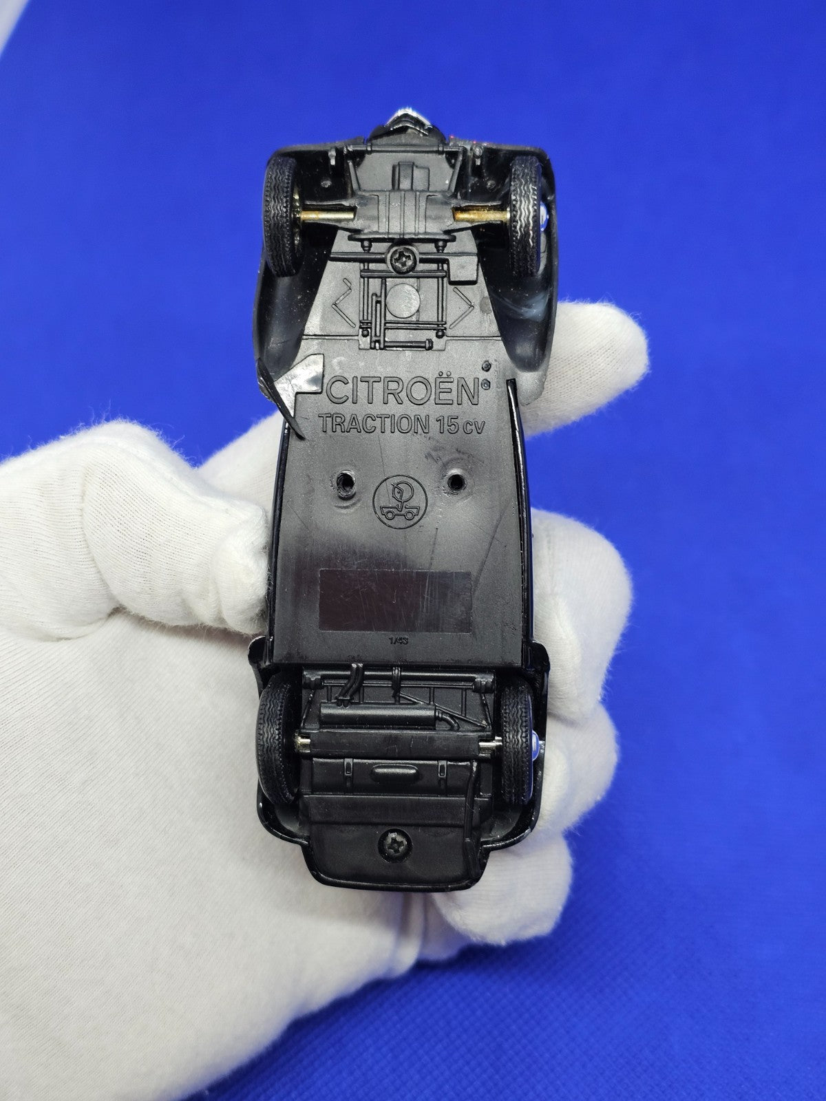 Citroën Traction Avant 15CV 1952 143 Voiture Miniature4