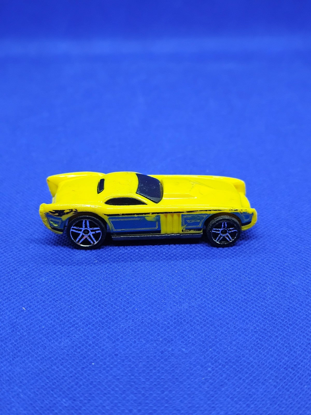 The Gov'ner Hot Wheels 2003 Mattel Voiture Miniature Jaune Bleue 7,8 cm3
