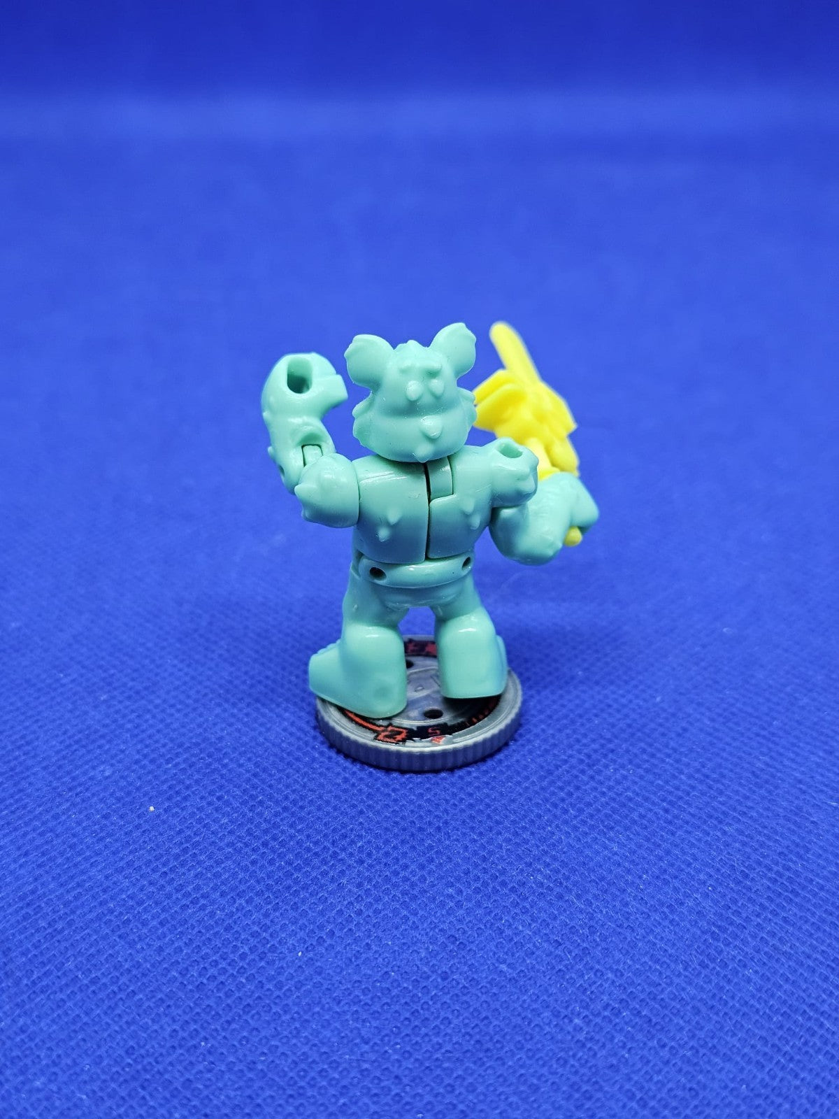 Shreddy Bear Akedo Série 1 Epic Moose Toys 2021 figurine avec tronçonneuse2