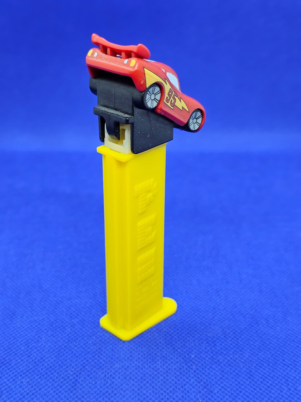 Distributeur PEZ Flash McQueen Cars Disney Pixar2
