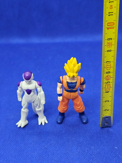 Lot Figurines Goku Super Saiyan + Freezer Dragon Ball Z Bandai 2010 6 cm6