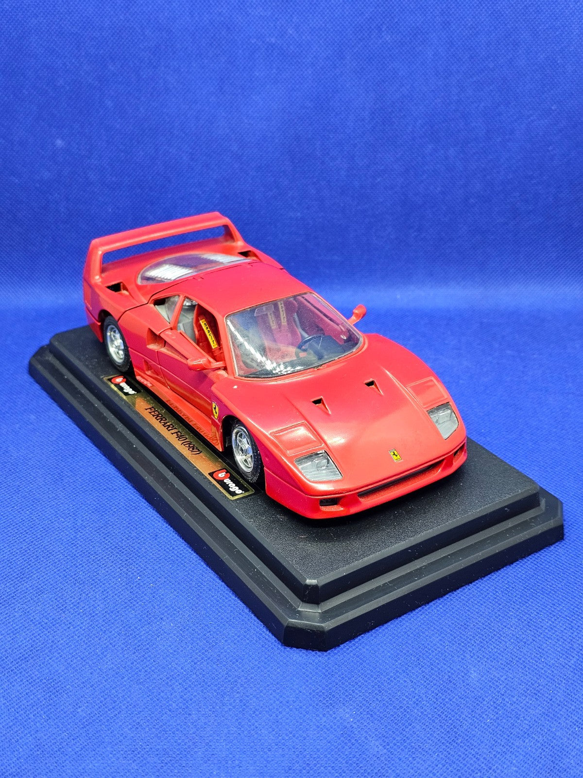 Ferrari F40 1987 Bburago 124 Miniature Rouge Avec Socle Sans Essuie Glace0