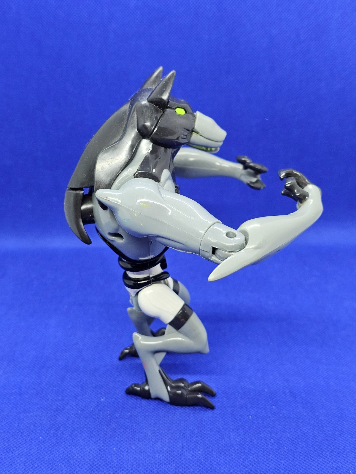 Benwolf Ben 10 Alien Heroes, Bandai, 2006, figurine cassée3