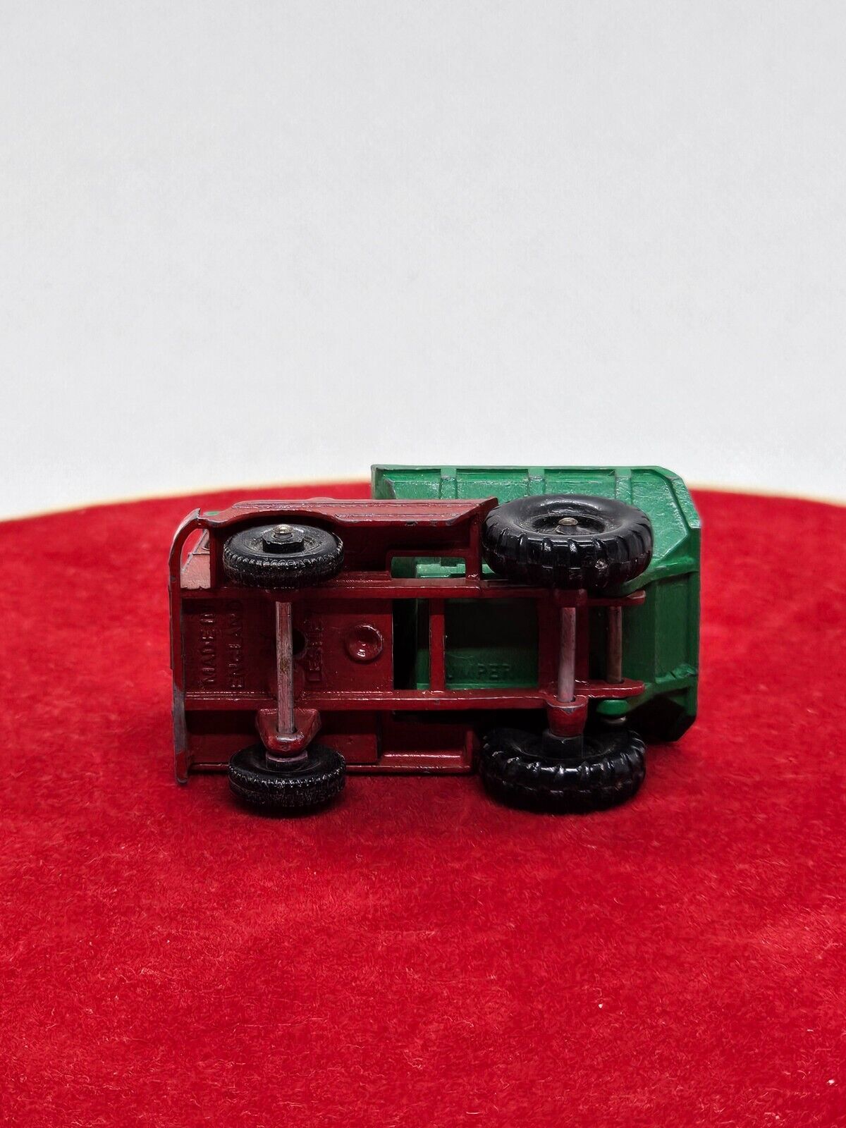 5561993