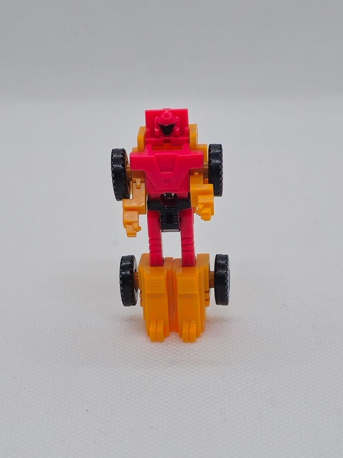 5561828