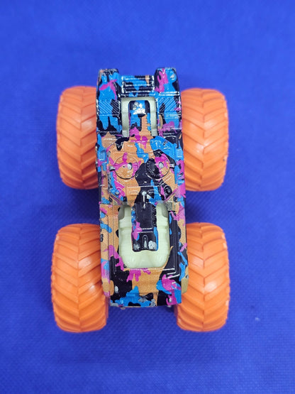 Hot Wheels Monster Trucks Invader Tank Glow In The Dark 164 Mattel Loose5