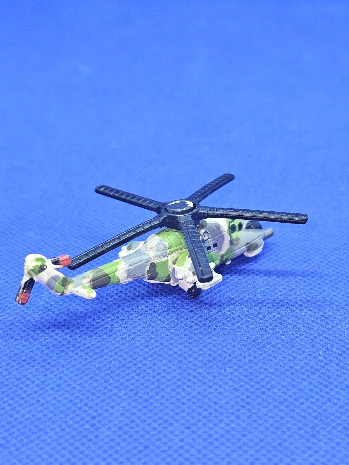 Micro Machines Mi-24 Hind hélicoptère militaire Galoob camouflage vintage1
