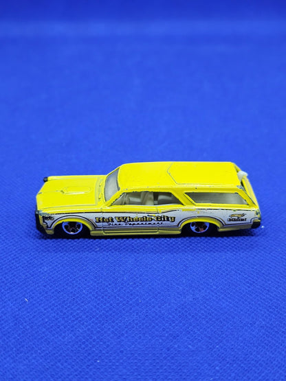 Custom 66 GTO Wagon Hot Wheels HW City Works Mattel 2010 Jaune2