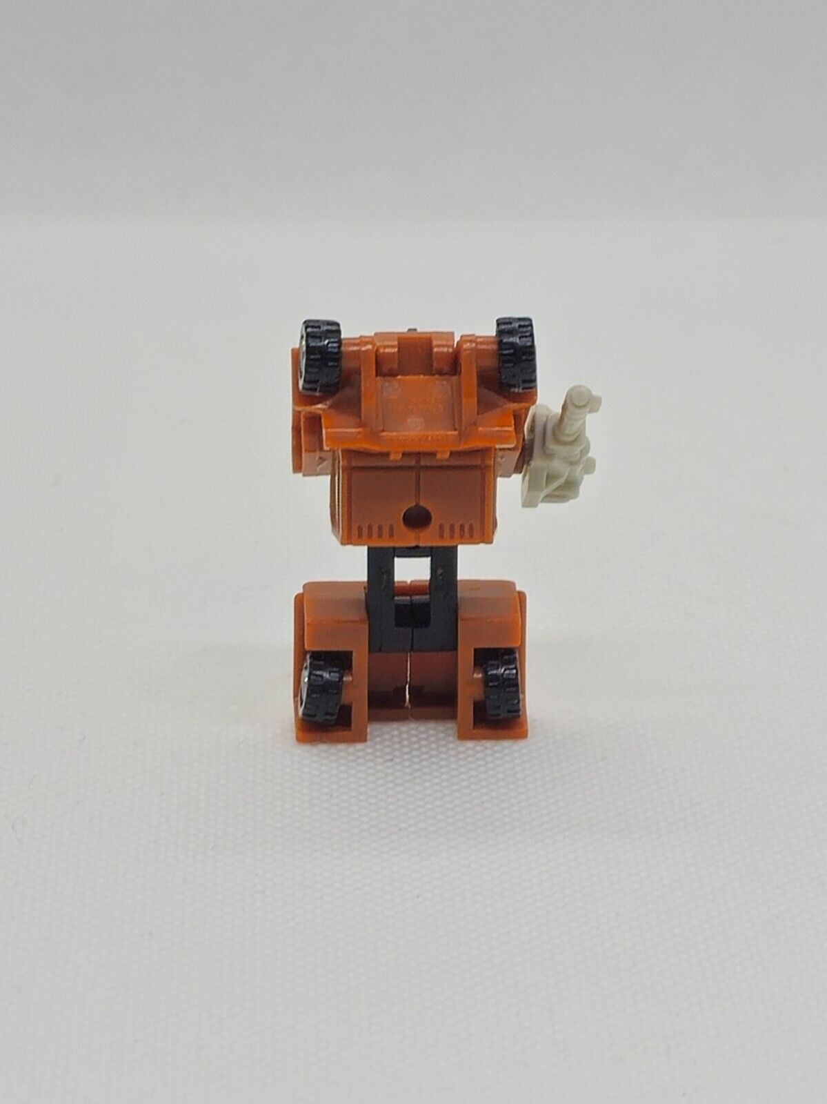 5561950