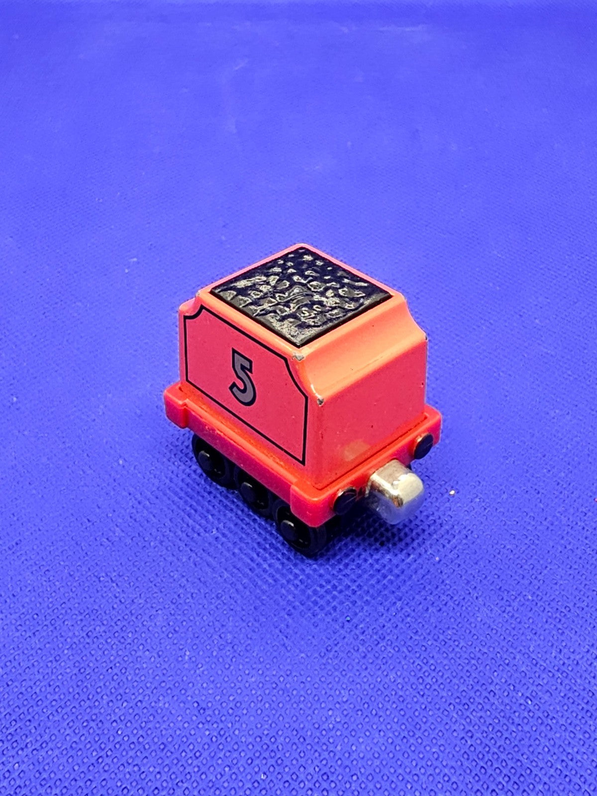 Tender James numéro 5 Thomas Friends wagon charbon métal miniature1