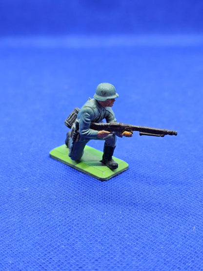 Figurine Soldat Allemand WWII MG42 Britains Deetail 1971 Made in England 5 cm1