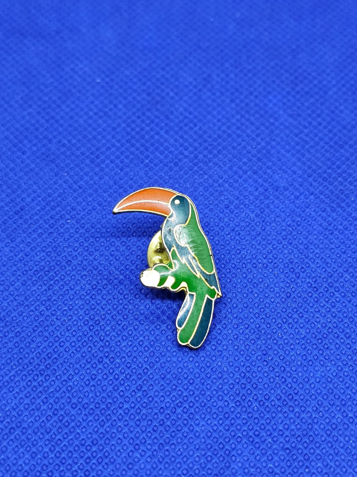 Pin’s Shell Toucan Oiseau Tropical Vintage Métal Émaillé Doré0