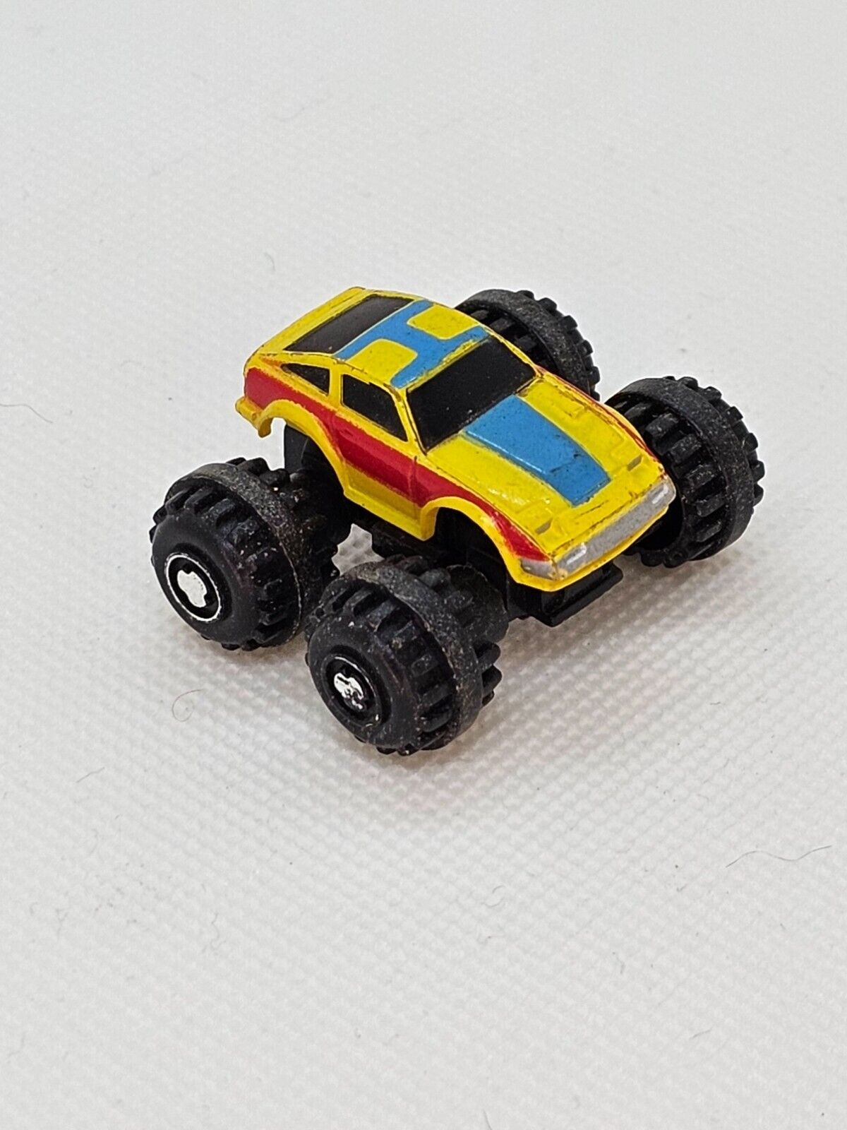 5561803