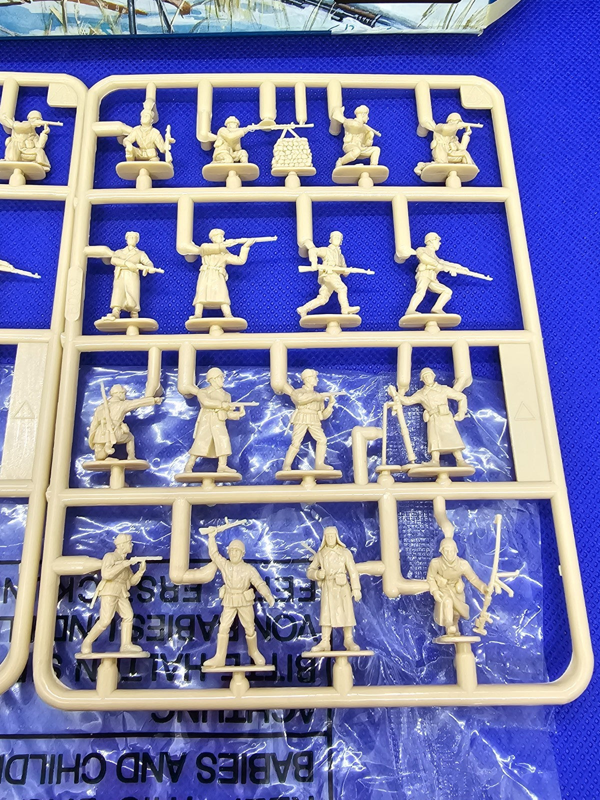 Italeri Russian Infantry Winter WWII 6069 32 Soldats Russes 172 2005 Incomplet4