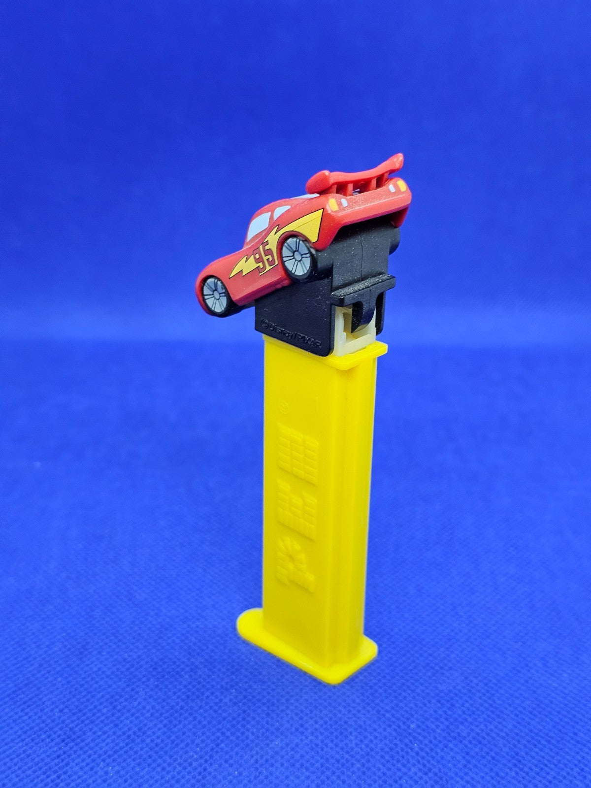 Distributeur PEZ Flash McQueen Cars Disney Pixar1