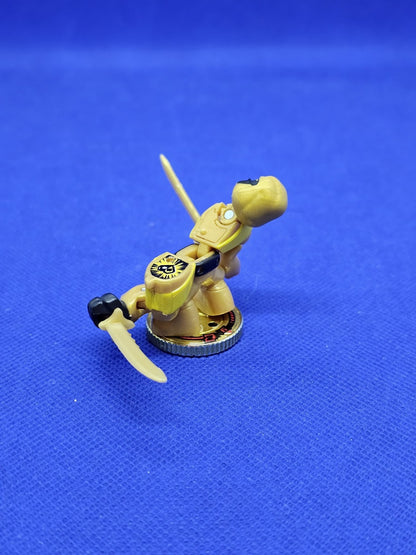 Sunshadow Akedo Série 1 Ultra Rare Moose Toys 2021 deux sabres1