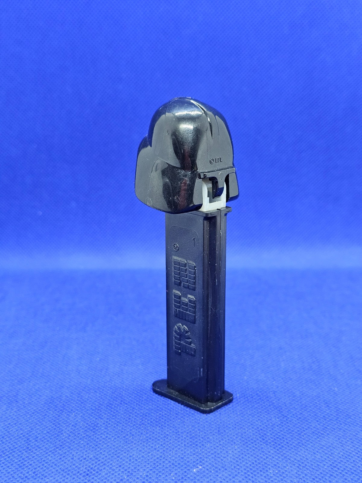 PEZ Dark Vador Star Wars Distributeur Bonbons Noir Made in Hungary2