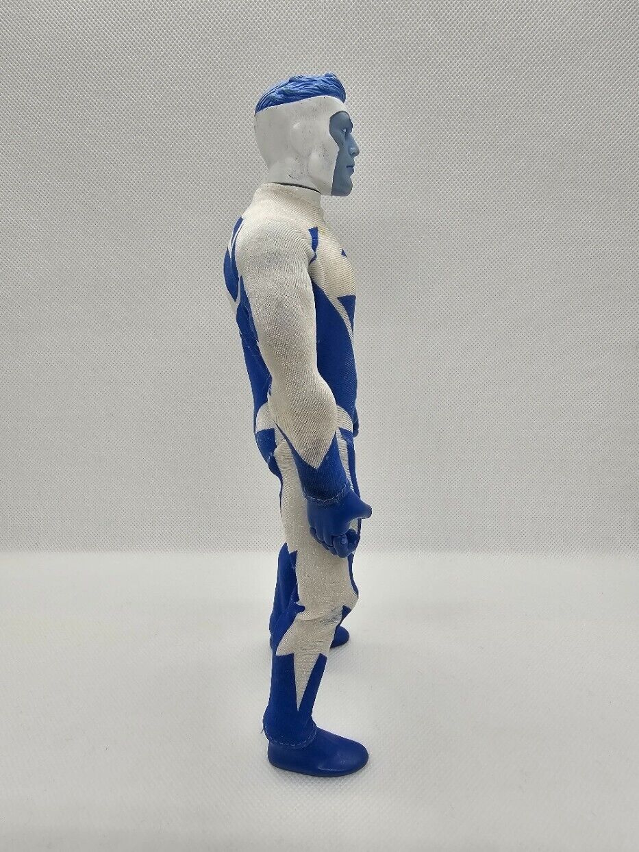 5561670