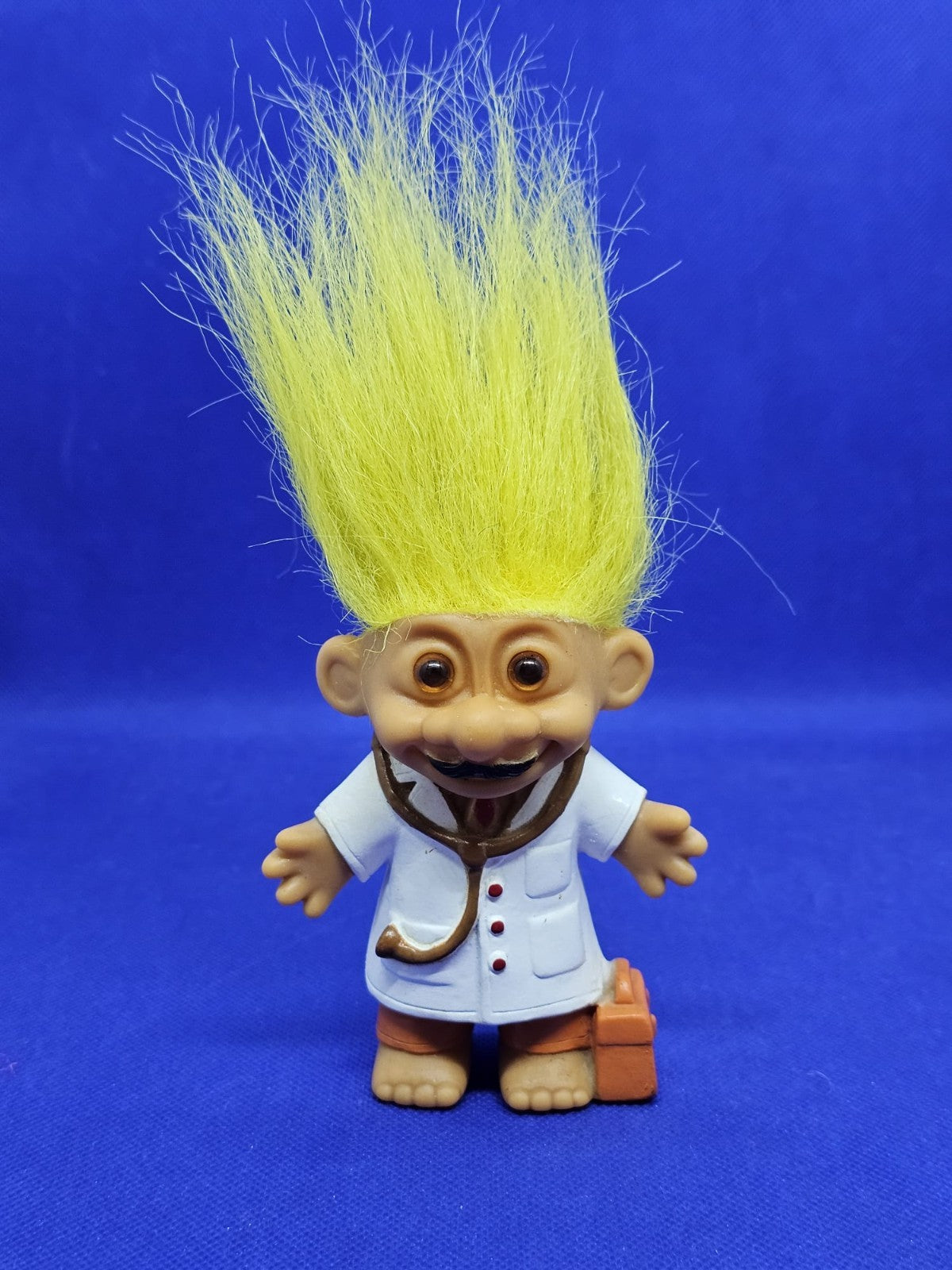 Troll Médecin Vintage Cheveux Jaunes Blouse Blanche Stéthoscope Mallette0