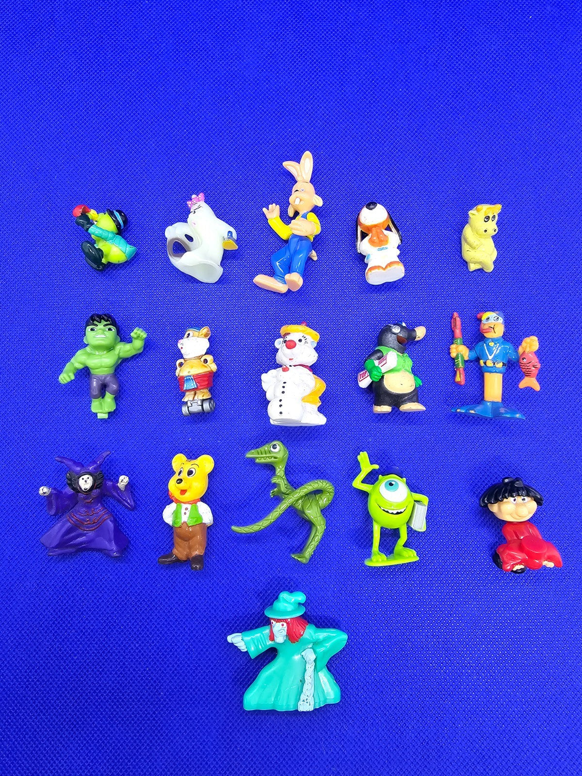 Lot de 16 mini figurines Kinder divers Hulk, dino, Mike Wazowski, animaux, carto0
