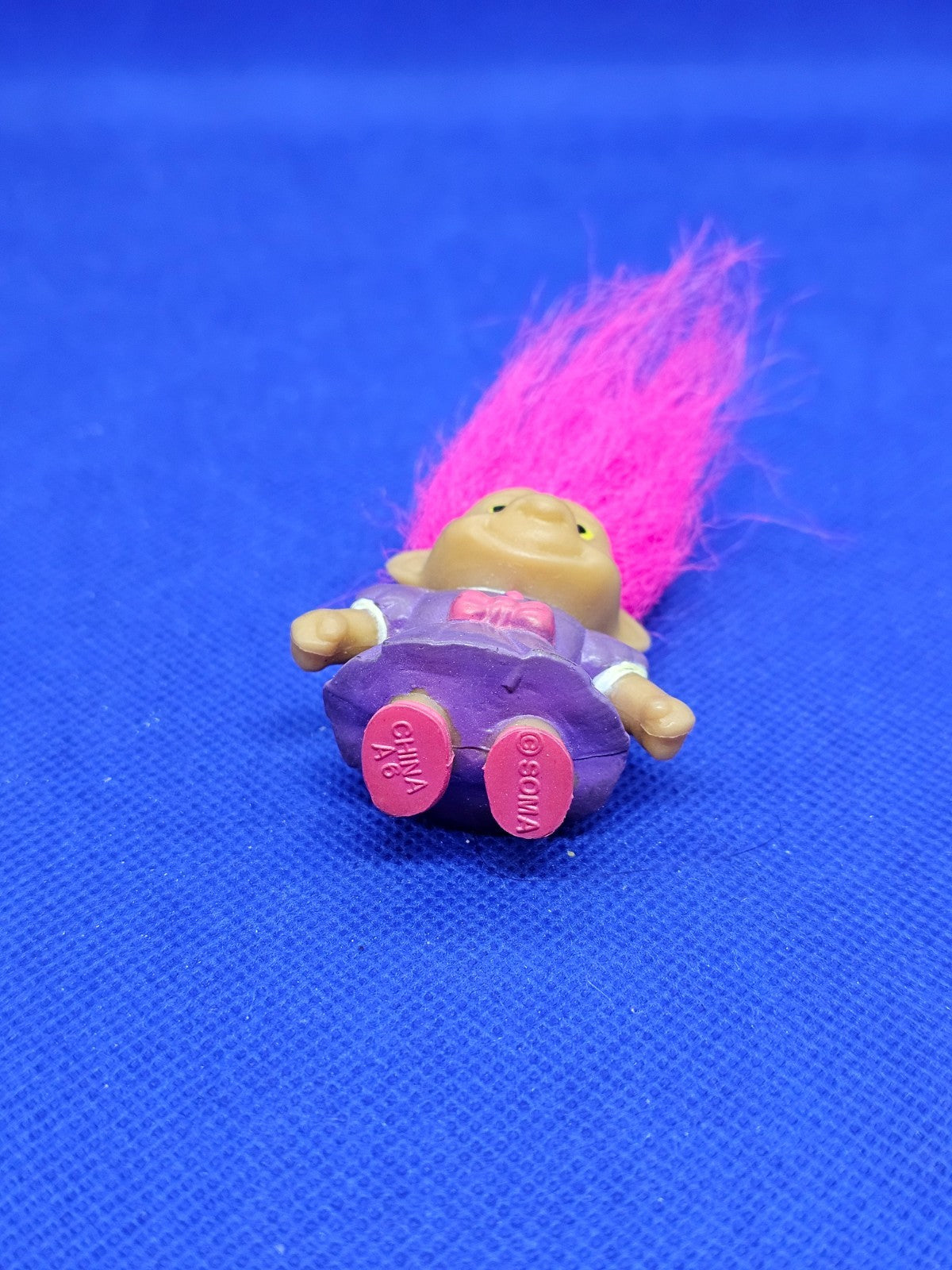 Poupée Troll Soma Cheveux Roses Robe Violette Vintage Années 1990 5 cm3